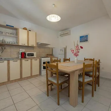 Ferienhaus Three Bedroom Vinišće