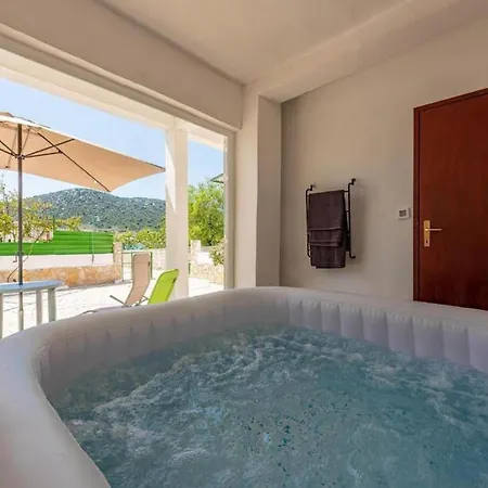 Three Bedroom Vinišće
