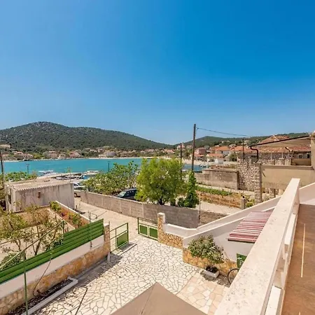Three Bedroom Holiday home Vinisce