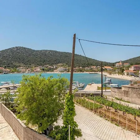 Three Bedroom Vinišće